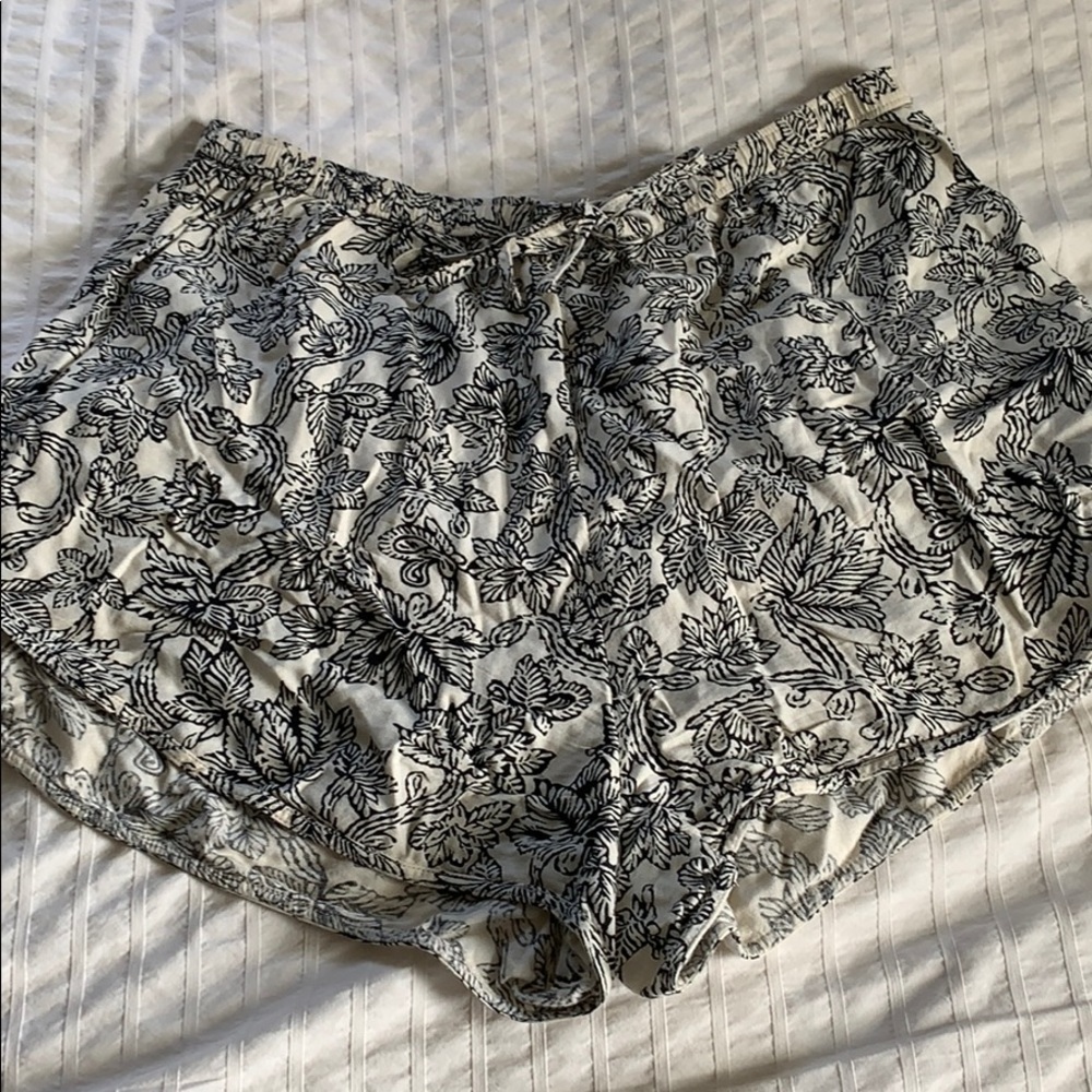 ABERCROMBIE AND FITCH FLORAL SHORTS